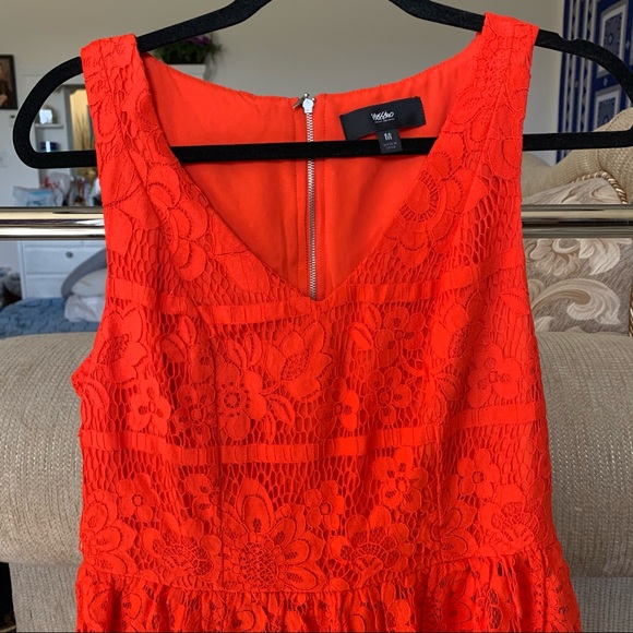 Lace dress - Picture 1 of 3